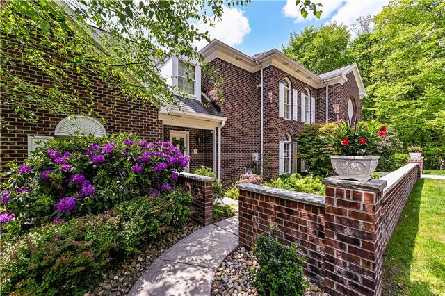 264 Cobblestone Dr, Hempfield Twp, PA 15601