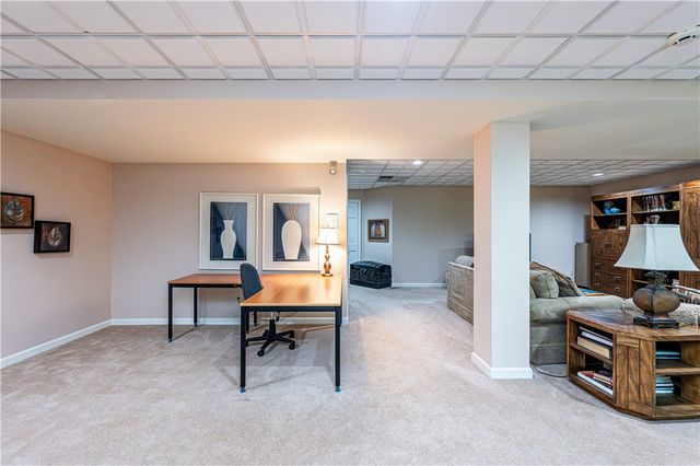 264 Cobblestone Dr, Hempfield Twp, PA 15601