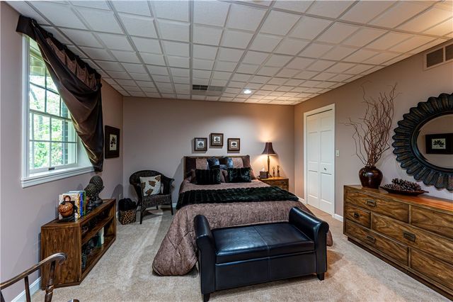 264 Cobblestone Dr, Hempfield Twp, PA 15601