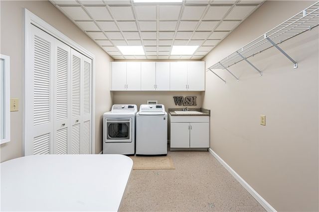 264 Cobblestone Dr, Hempfield Twp, PA 15601
