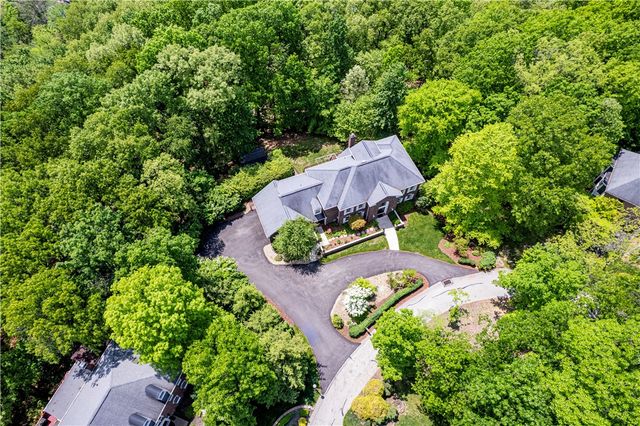 264 Cobblestone Dr, Hempfield Twp, PA 15601