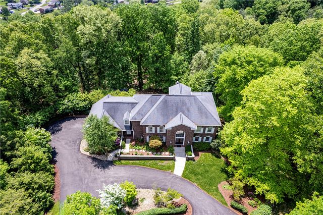 264 Cobblestone Dr, Hempfield Twp, PA 15601