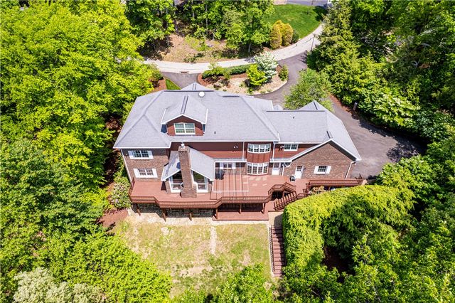 264 Cobblestone Dr, Hempfield Twp, PA 15601