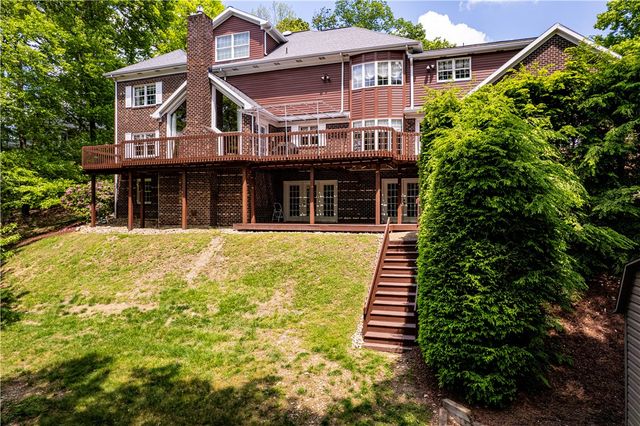 264 Cobblestone Dr, Hempfield Twp, PA 15601