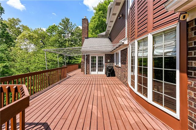 264 Cobblestone Dr, Hempfield Twp, PA 15601