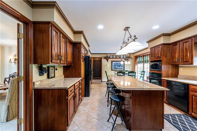 264 Cobblestone Dr, Hempfield Twp, PA 15601