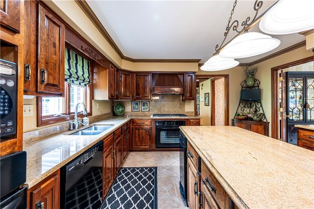 264 Cobblestone Dr, Hempfield Twp, PA 15601
