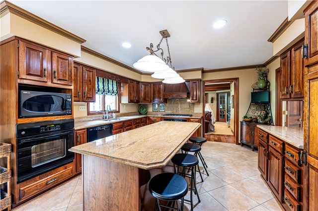 264 Cobblestone Dr, Hempfield Twp, PA 15601