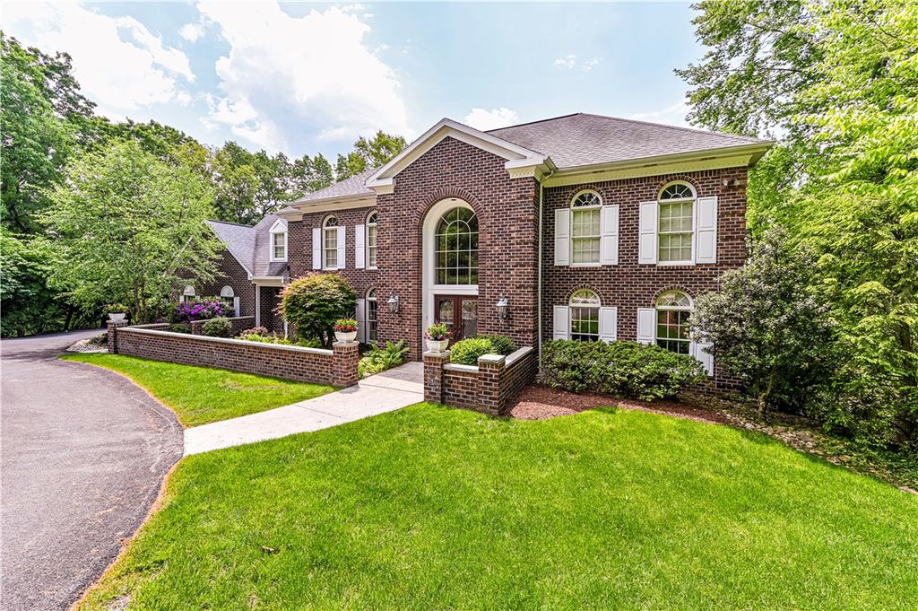 264 Cobblestone Dr, Hempfield Twp, PA 15601