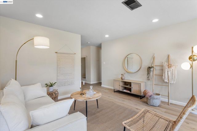 316 Fair Haven Rd, Alameda, CA 94501