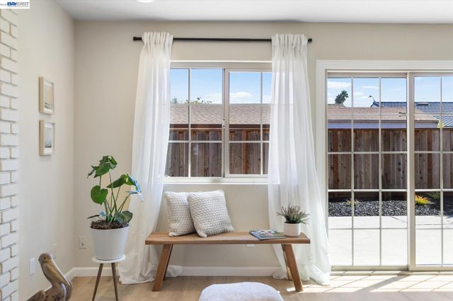 316 Fair Haven Rd, Alameda, CA 94501