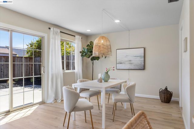 316 Fair Haven Rd, Alameda, CA 94501