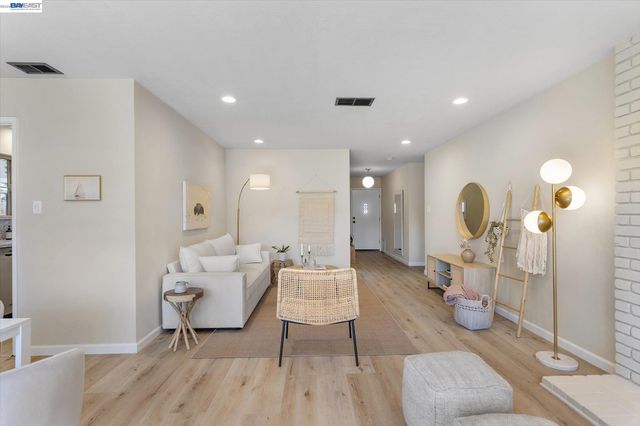316 Fair Haven Rd, Alameda, CA 94501