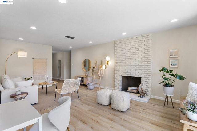 316 Fair Haven Rd, Alameda, CA 94501