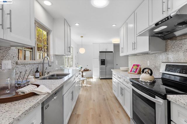 316 Fair Haven Rd, Alameda, CA 94501