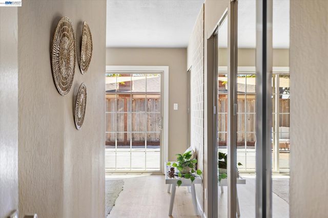 316 Fair Haven Rd, Alameda, CA 94501