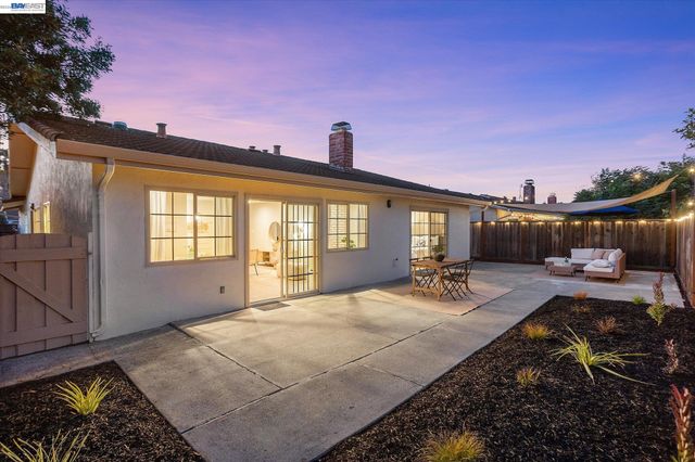 316 Fair Haven Rd, Alameda, CA 94501
