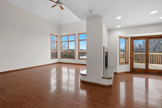 1005 15th Ave SE, Minot, ND 58701