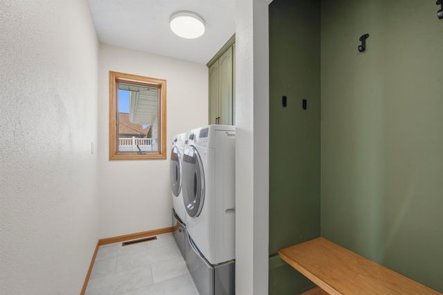 1005 15th Ave SE, Minot, ND 58701