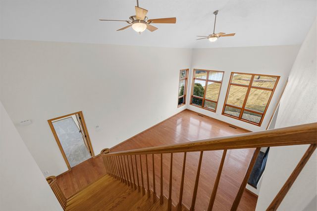 1005 15th Ave SE, Minot, ND 58701