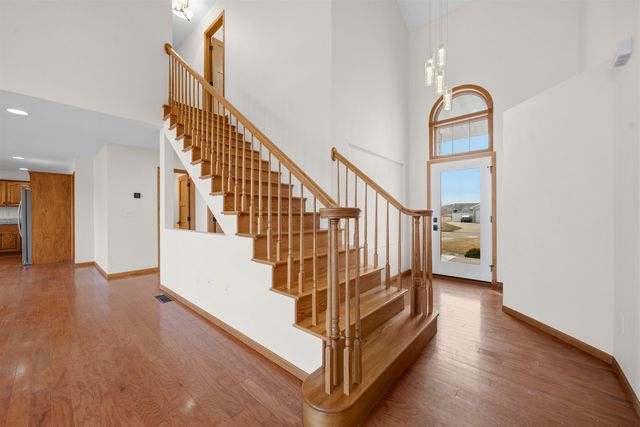 1005 15th Ave SE, Minot, ND 58701