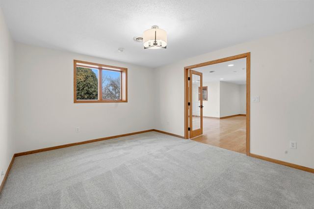 1005 15th Ave SE, Minot, ND 58701