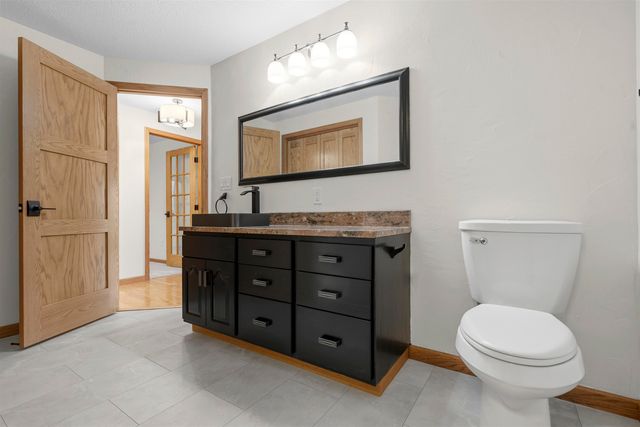 1005 15th Ave SE, Minot, ND 58701