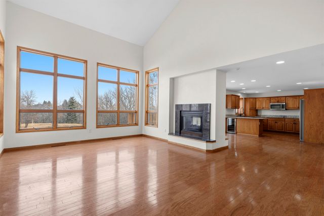 1005 15th Ave SE, Minot, ND 58701