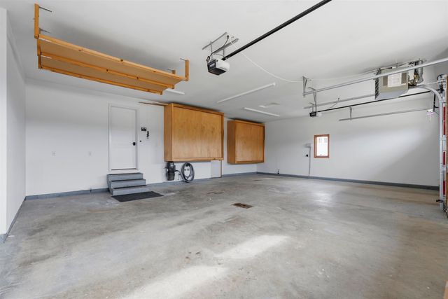 1005 15th Ave SE, Minot, ND 58701