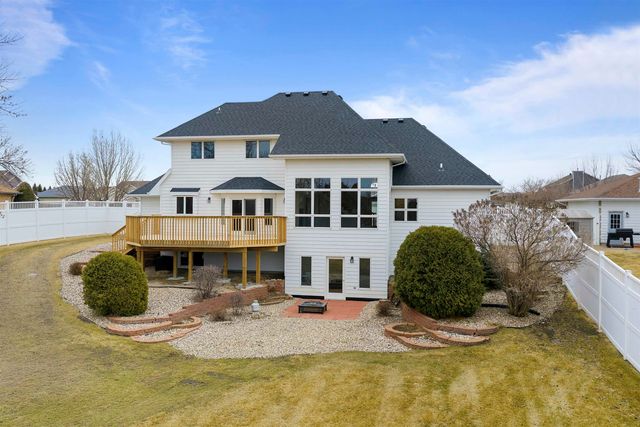 1005 15th Ave SE, Minot, ND 58701