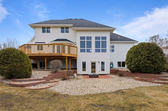 1005 15th Ave SE, Minot, ND 58701