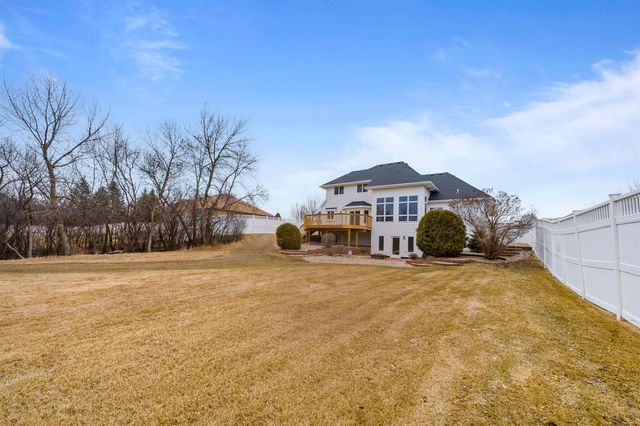 1005 15th Ave SE, Minot, ND 58701