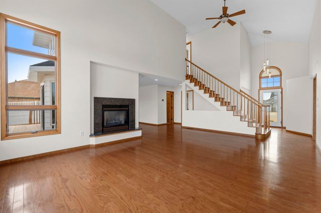 1005 15th Ave SE, Minot, ND 58701