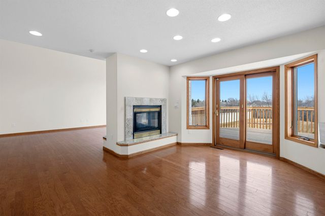 1005 15th Ave SE, Minot, ND 58701