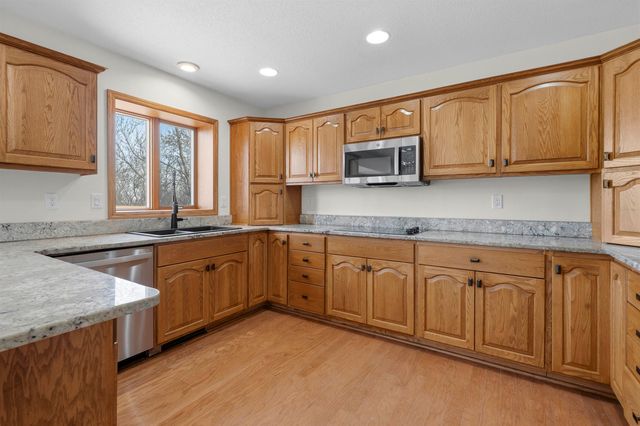 1005 15th Ave SE, Minot, ND 58701