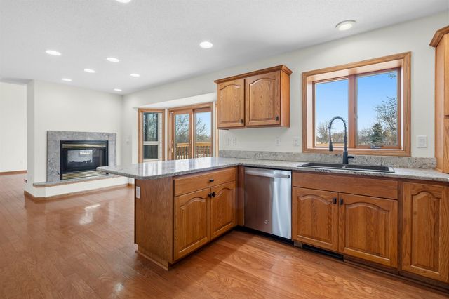 1005 15th Ave SE, Minot, ND 58701