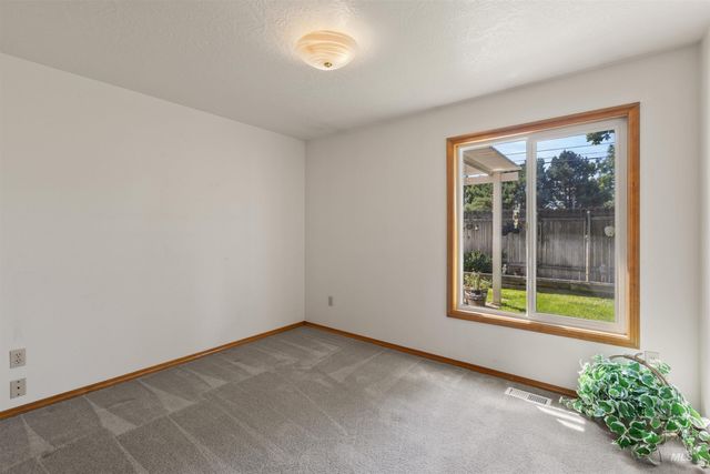 1639 N Interlachen Way, Meridian, ID 83646