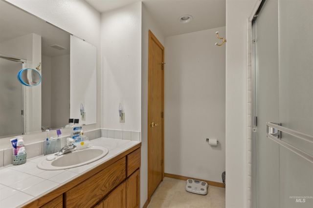 1639 N Interlachen Way, Meridian, ID 83646