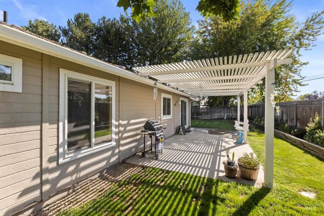 1639 N Interlachen Way, Meridian, ID 83646