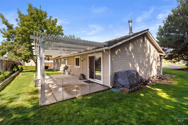 1639 N Interlachen Way, Meridian, ID 83646