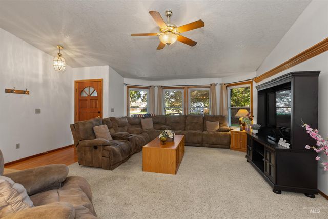 1639 N Interlachen Way, Meridian, ID 83646