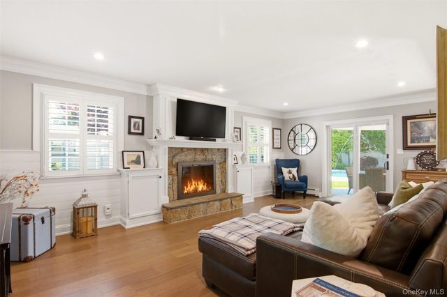 6 Sussex Lane, Stony Brook, NY 11790