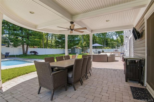 6 Sussex Lane, Stony Brook, NY 11790