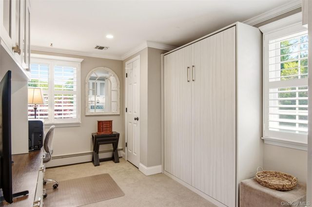 6 Sussex Lane, Stony Brook, NY 11790