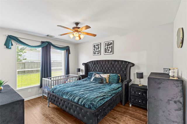 2701 Shallow Falls Court, Pearland, TX 77584