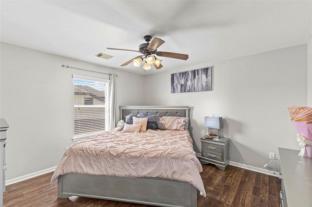 2701 Shallow Falls Court, Pearland, TX 77584
