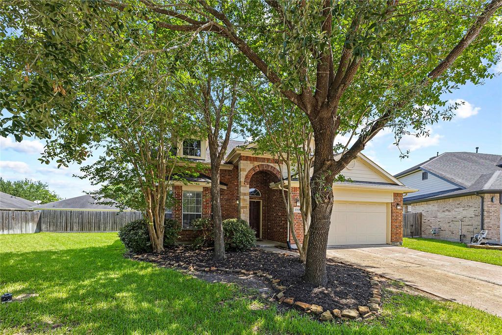 2701 Shallow Falls Court, Pearland, TX 77584