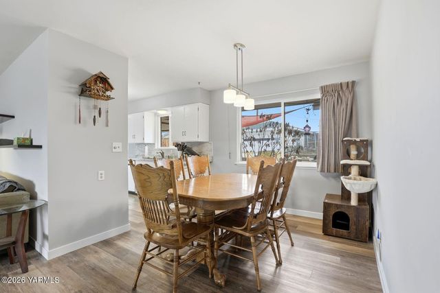 609 N 38th St, Yakima, WA 98901