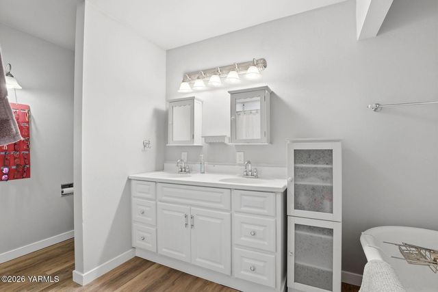 609 N 38th St, Yakima, WA 98901