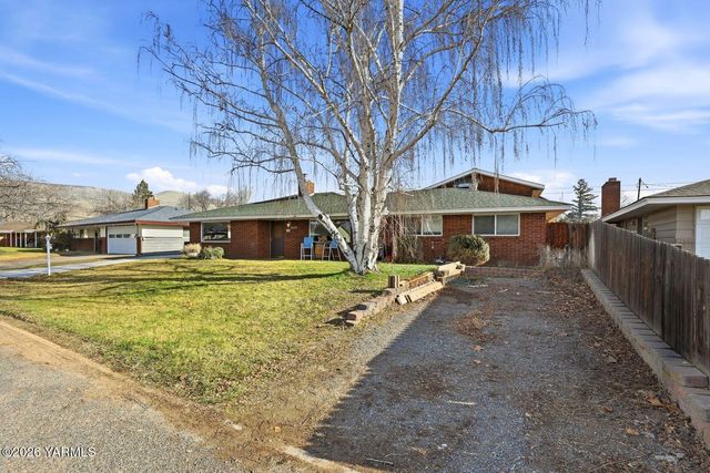 609 N 38th St, Yakima, WA 98901